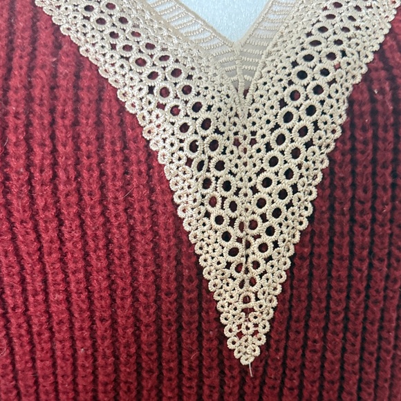 V-Neck Burgundy Knit Sweater with Contrast Trim Sz S - Picture 2 of 7